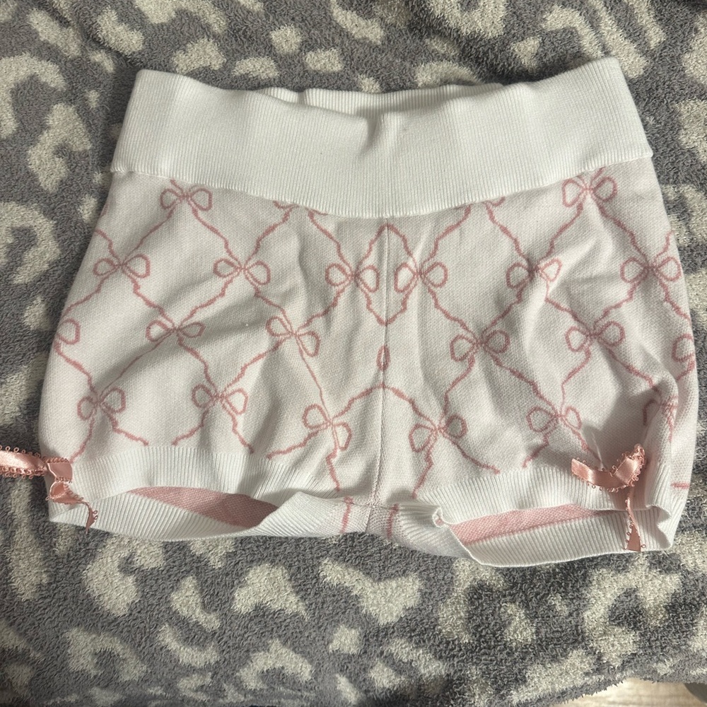 Chic White and Pink Knit Shorts